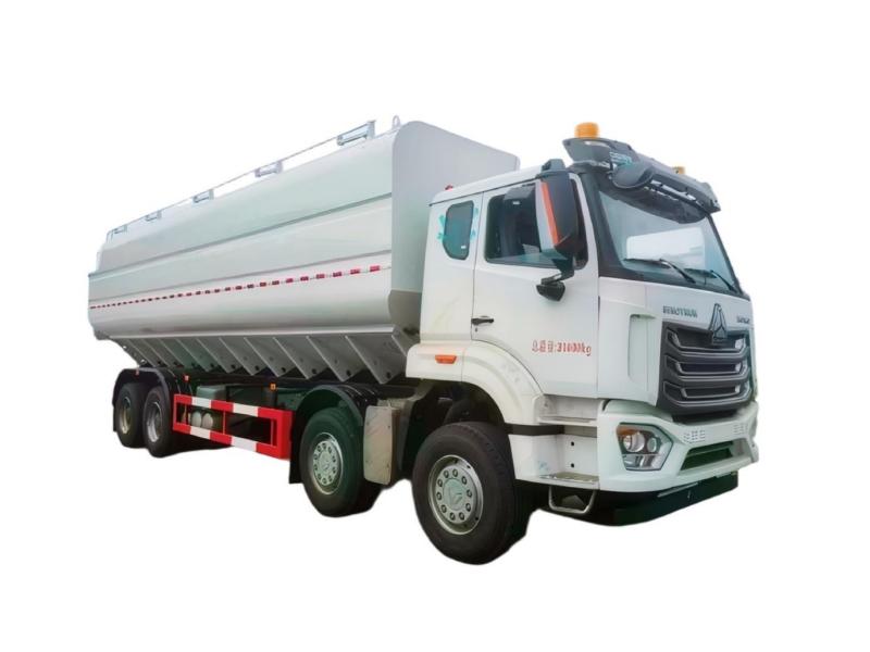 HOWO 8X4 Animal Food Poultry Bulk Feed Tanker